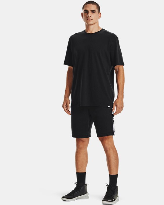 Men's UA Baseline Essential T-Shirt, Black, pdpMainDesktop image number 2